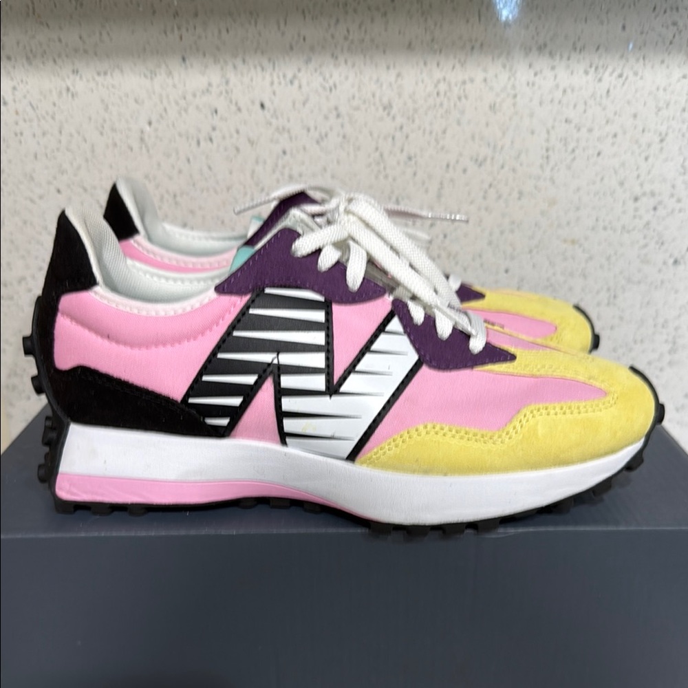 New Balance 327